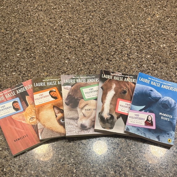 5 Vet Volunteers Books by Laurie Halse Anderson - Picture 1 of 16